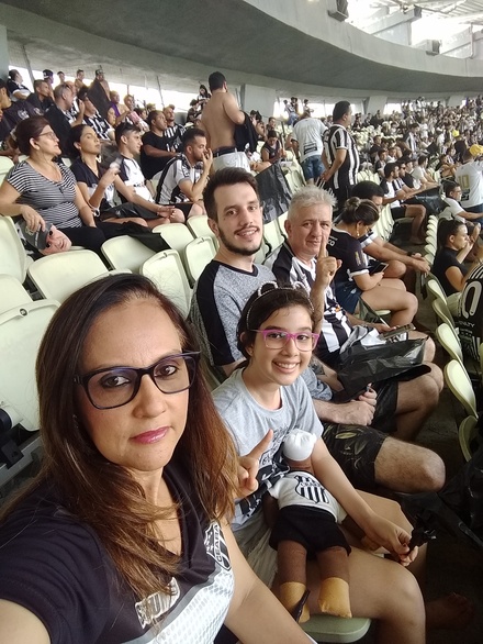 Família que TORCE UNIDA permanece UNIDA....