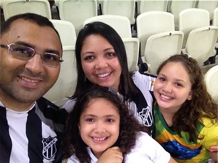 Paixão preto e branco em família.