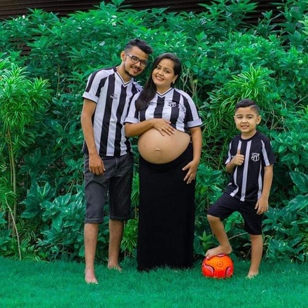Léo e Karla com os filhos kaleo e o bebê Arthur