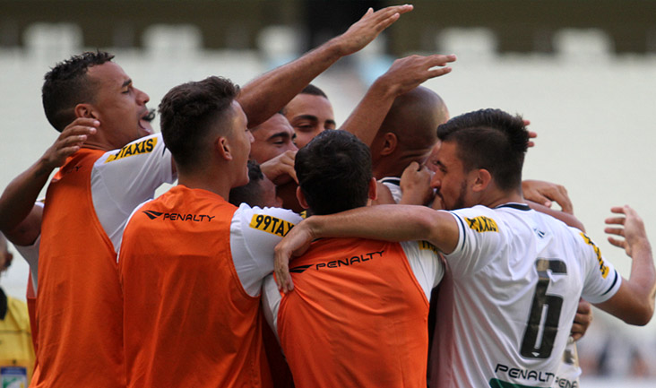 Com dois gols nos últimos cinco minutos, o Alvinegro venceu o Paraná por 4 x 3