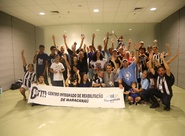 Vozão Solidário: Elenco entrou, em campo, acompanhado de crianças e adolescentes autistas