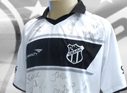Quer concorrer a uma camisa oficial autografada?