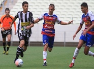 Bill sai do banco, marca dois gols e Vozão vence o Clássico-Rei de virada