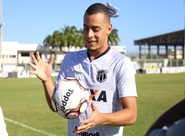 Arthur Cabral comemora bom aproveitamento e artilharia pelo Ceará na Série B