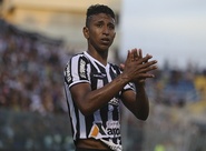 Buiú comemora gol e comenta expulsão: “Passou um filme na minha cabeça”