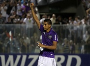 Alvinegro acertou a renovação do volante Carlão