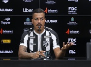 Em apresentação à imprensa, Carleto garante: "Não vai faltar luta, sangue e entrega"