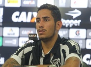 Atacante Leandro Carvalho é apresentado oficialmente em Porangabuçu