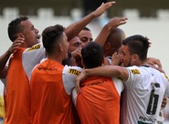 Com gol nos acréscimos e muita garra, Vozão vira o jogo contra o Paraná: 4 x 3