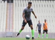 Técnico Sérgio Soares comanda treino fechado na Arena Castelão