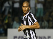 Com boa atuação na estreia, Fernandinho garante evolução