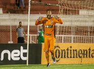 Em noite de herói, Fernando Henrique defende 2 pênaltis e Ceará se classifica na Copa do Brasil