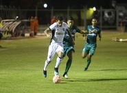 Estadual: Ceará começa atrás contra o Floresta, mas reage com gols de laterais