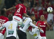 Superior em campo, Vozão vence o Inter fora e garante vantagem