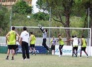 Sob o comando de Dimas, time treina em Porto Alegre