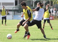 Alvinegros participaram de um treino coletivo neste domingo