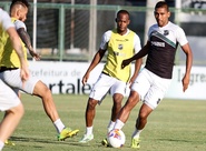 Técnico Lisca comandou treino coletivo no Estádio Vovozão