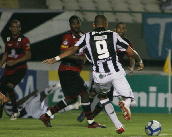Ceará 1 x 0 Vitória - 23 de maio de 2010 às 16hs - Castelão - 18