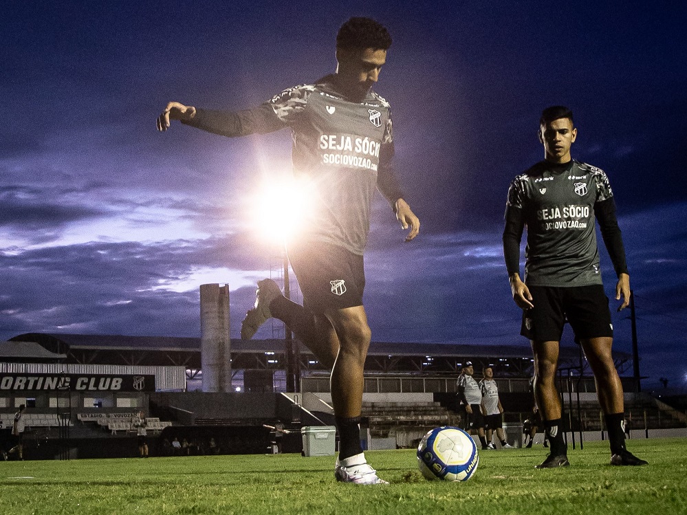 Elenco alvinegro faz treino tático de olho no Coritiba