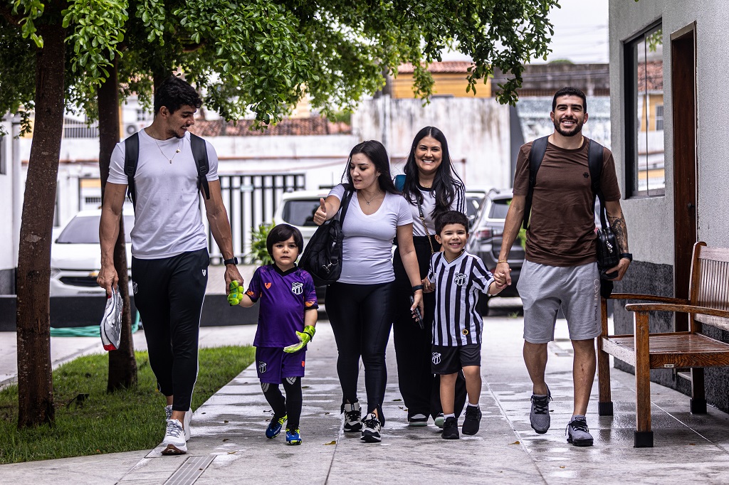 Famílias dos atletas alvinegros realizam visita e participam de evento de integração com o clube