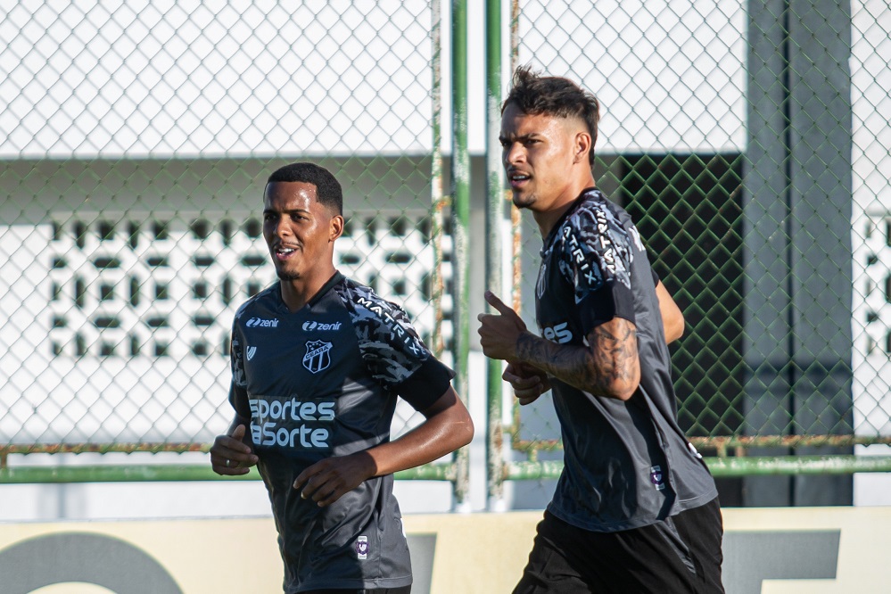 Elenco do Ceará faz mais um dia de treinos para encarar o Goiás