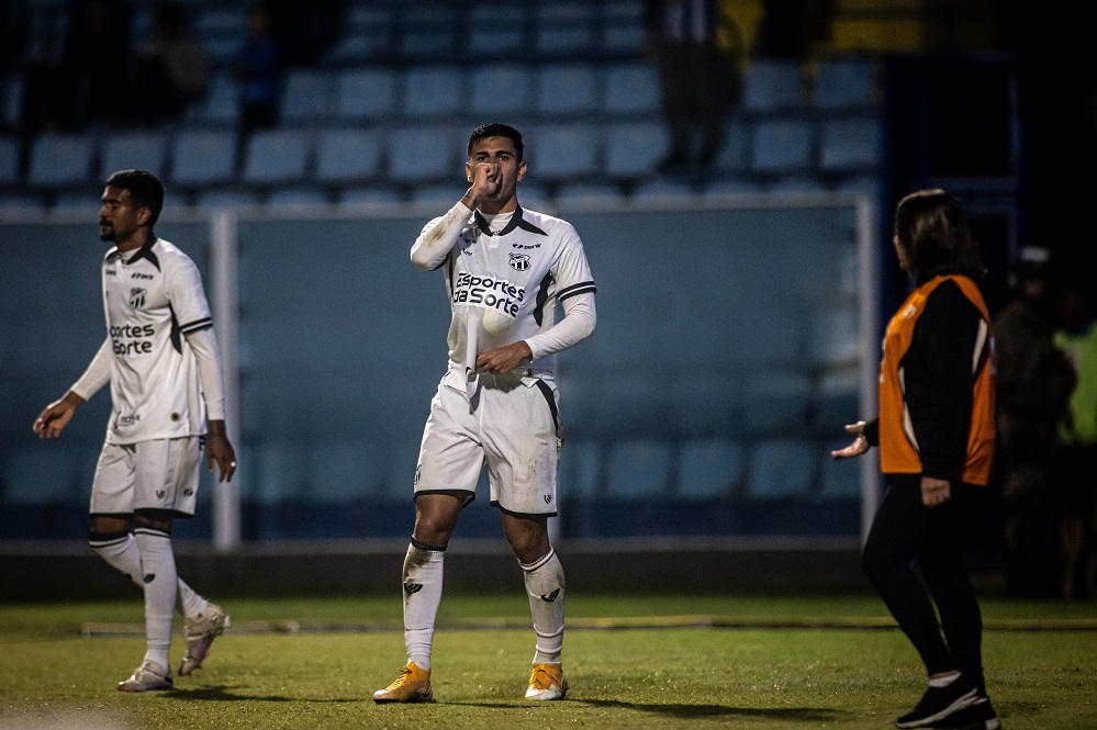 Com gol de David Ricardo, Ceará vence o Avaí fora de casa