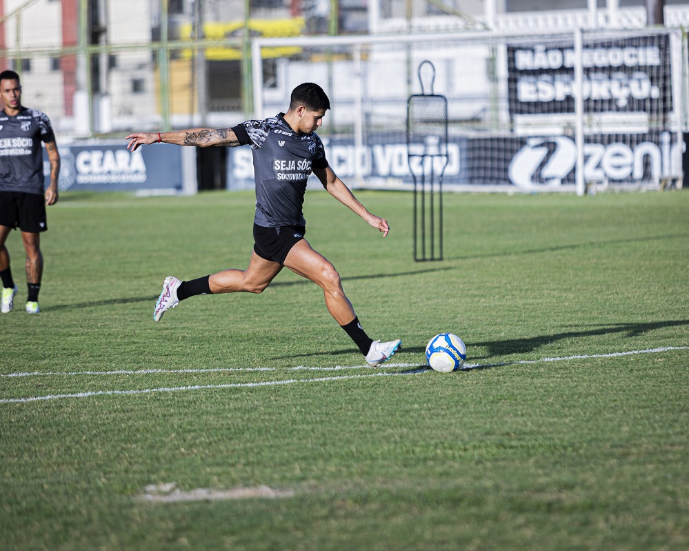 No quinto dia de atividades da semana, Ceará faz treino coletivo de olho no Vila Nova