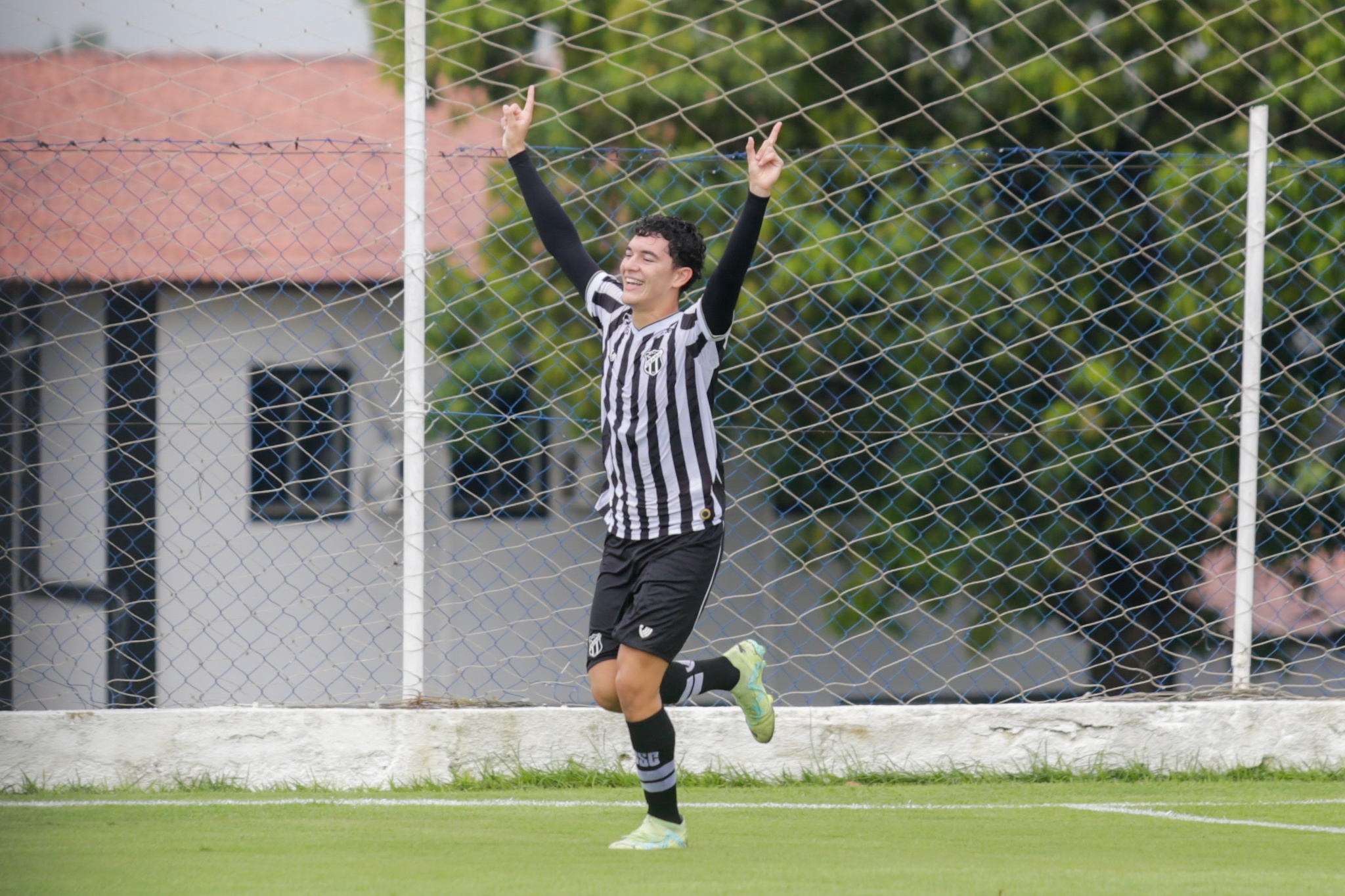 Sub-17: Ceará goleia Tirol por 5 a 0 e segue firme na liderança do Campeonato Cearense