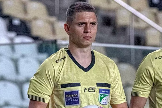 Arthur Gomes Rabelo/ES apita a partida entre Ceará e Amazonas/AM pela quinta rodada do Campeonato Brasileiro