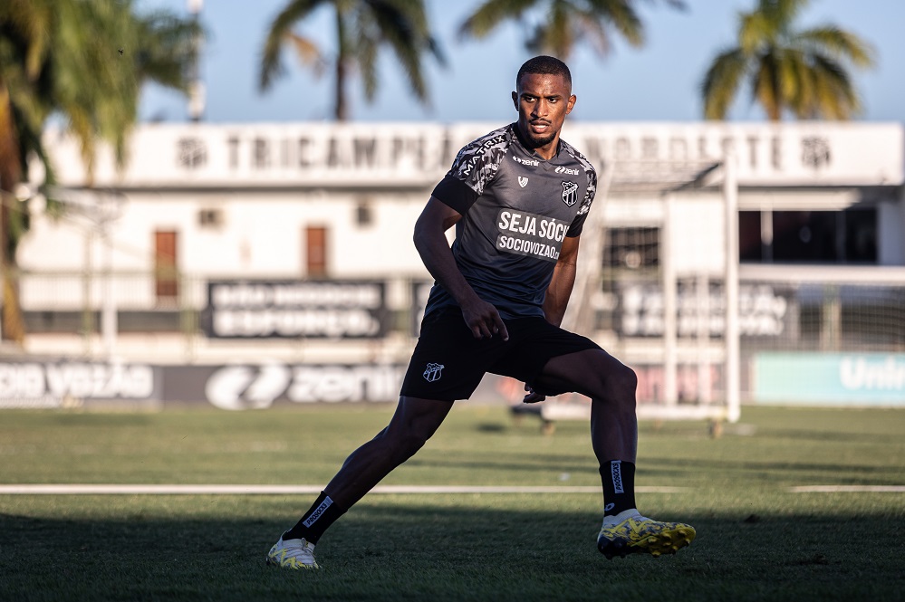 Elenco do Vozão faz treino tático visando a partida contra o Vila Nova/GO