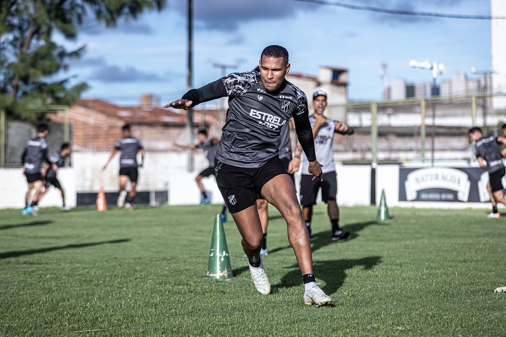 Em Porangabuçu, Ceará faz primeiro treino da semana para a estreia no Campeonato Brasileiro