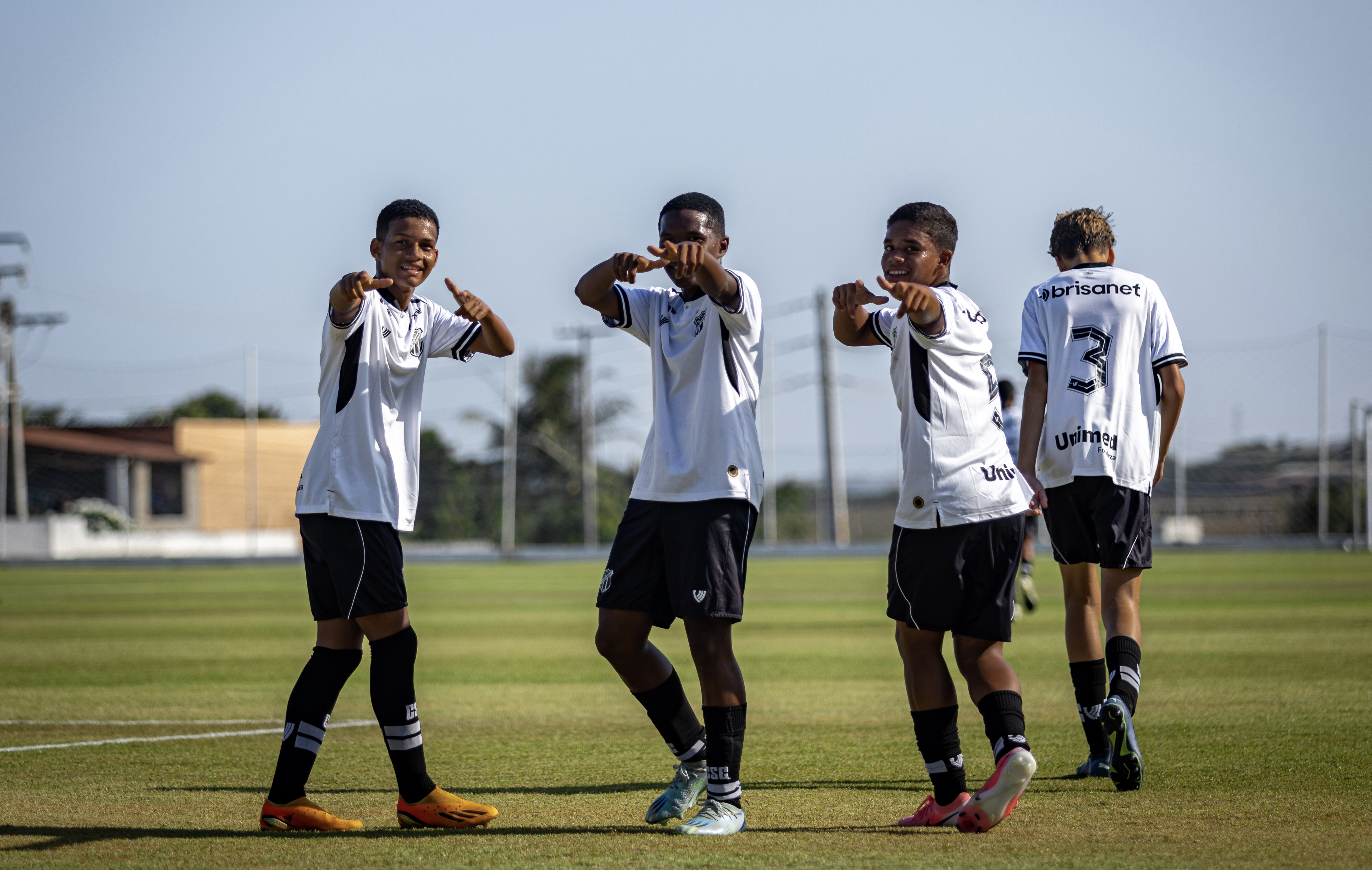 Sub-13: Em Itaitinga, Ceará aplica 5 a 1 no Floresta e garante vaga na final do Campeonato Cearense