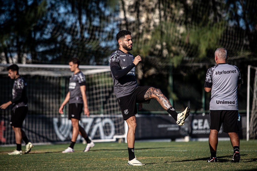 No Vovozão, elenco faz terceiro trabalho visando confronto com o Guarani