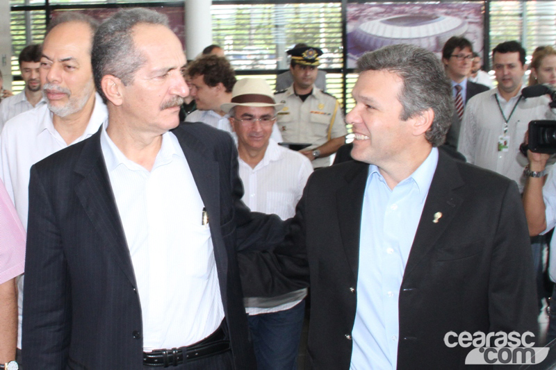 [23-04] Visitando obras no Castelão, Ministro Aldo Rebelo recebe camisa personalizada do Ceará - 1