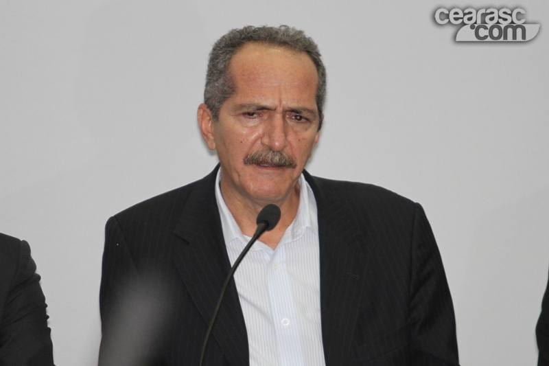 [23-04] Visitando obras no Castelão, Ministro Aldo Rebelo recebe camisa personalizada do Ceará - 6