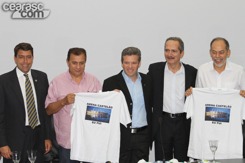 [23-04] Visitando obras no Castelão, Ministro Aldo Rebelo recebe camisa personalizada do Ceará - 7