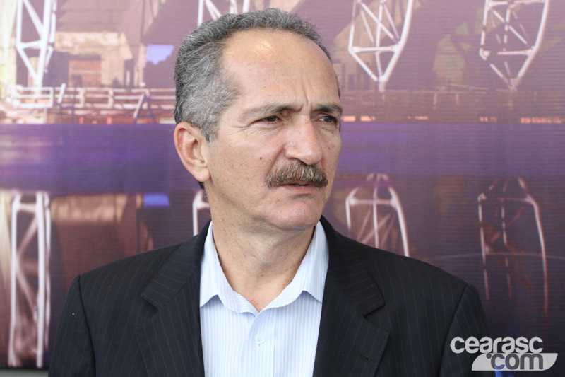 [23-04] Visitando obras no Castelão, Ministro Aldo Rebelo recebe camisa personalizada do Ceará - 8