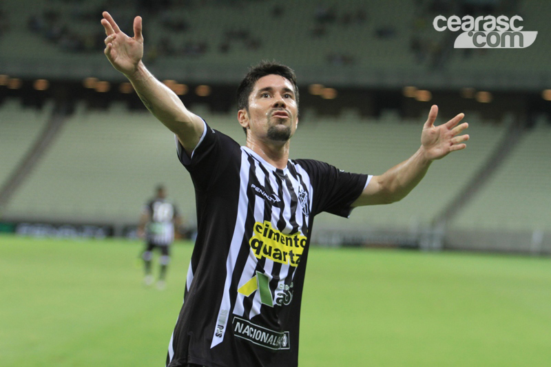 Momentos do meia Ricardinho no Vozão - 2