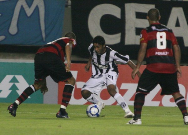 Ceará 1 x 0 Vitória - 23 de maio de 2010 às 16hs - Castelão - 17