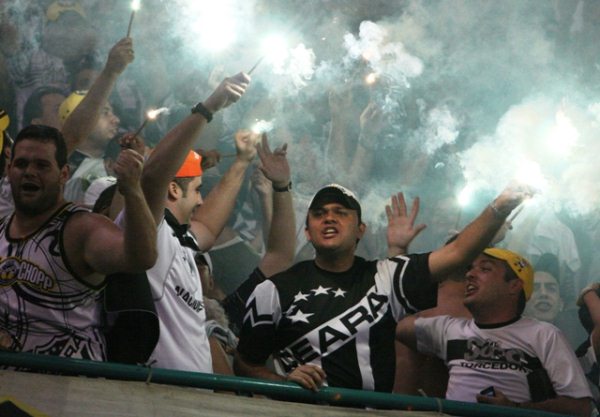 Ceará 1 x 0 Vitória - 23 de maio de 2010 às 16hs - Castelão - 23