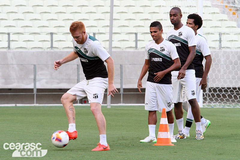 [25-11] Treino coletivo - Castelão - 4
