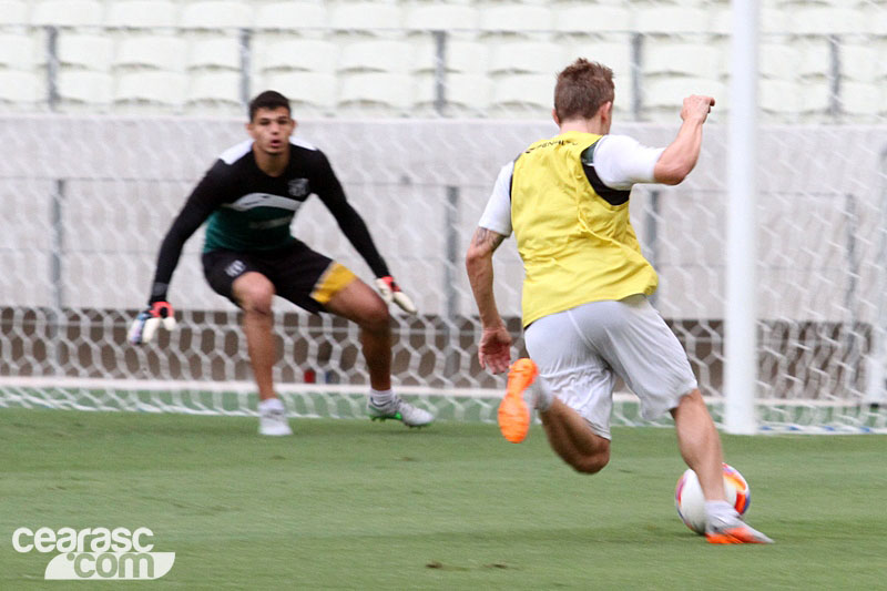 [25-11] Treino coletivo - Castelão - 8
