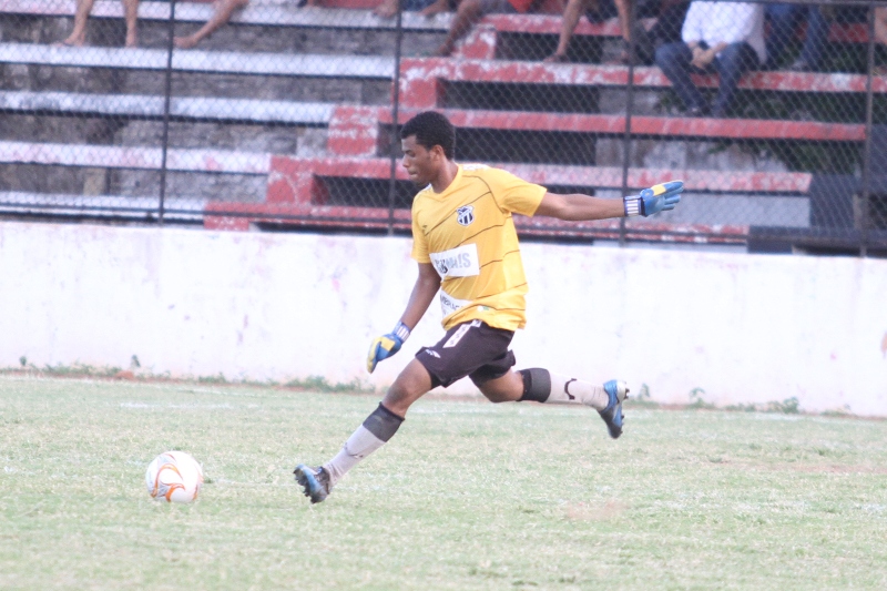 [02-04] Ferroviário  3 x 4 Ceará - SUB-20 - 35