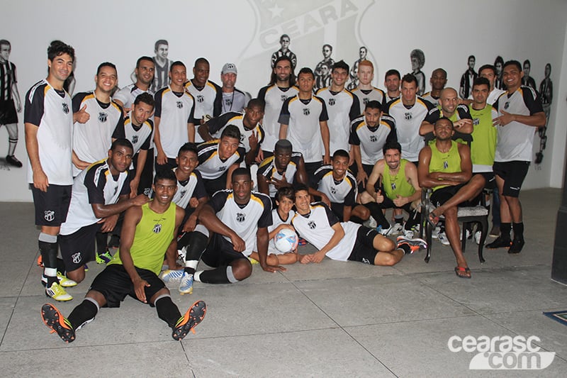 [29-11] Elenco alvinegro visita Centro Cultural - 5