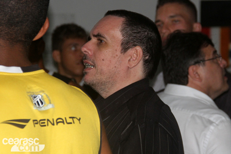 [06-01] Elenco do Ceará visita Centro Cultural - 4