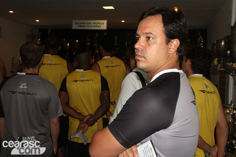 [06-01] Elenco do Ceará visita Centro Cultural - 11