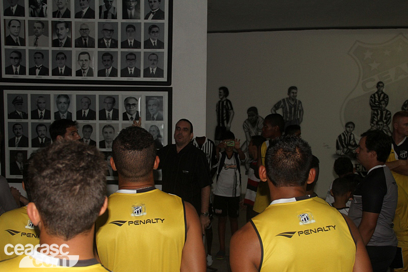 [06-01] Elenco do Ceará visita Centro Cultural - 16
