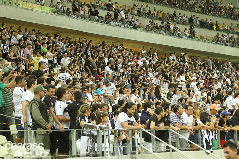 [13-08] Ceará 3 x 1  Internacional - TORCIDA - 29