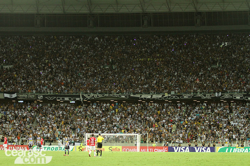 [13-08] Ceará 3 x 1  Internacional - TORCIDA - 33