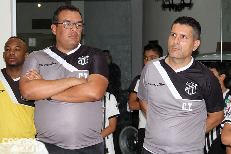 [06-01] Elenco do Ceará visita Centro Cultural2 - 2